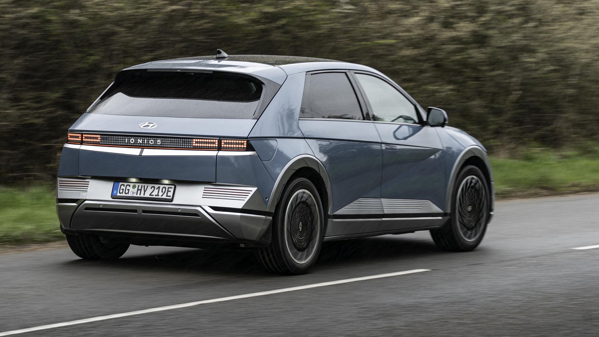 Hyundai IONIQ 5 Review & Prices 2023 | AutoTrader UK